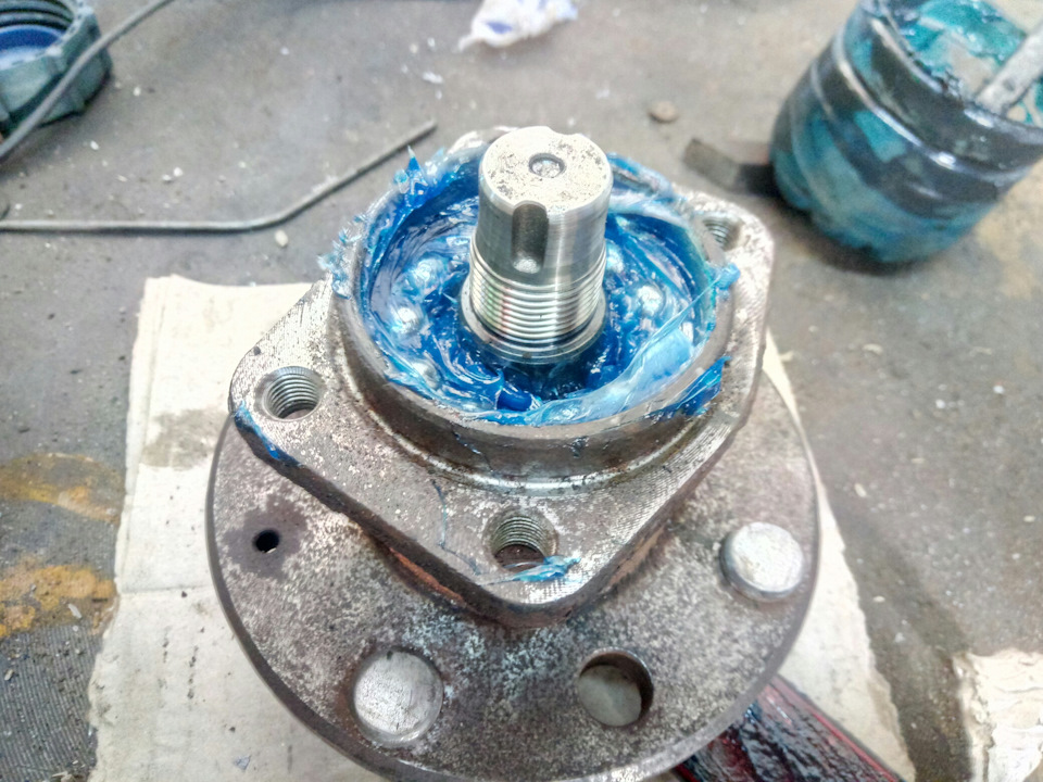 Підзір на задню ліву маточину колеса. 5