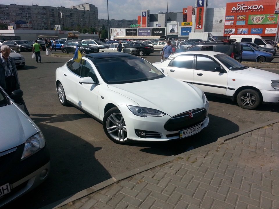 Tesla Model S тепер і в Харкові)))) 2