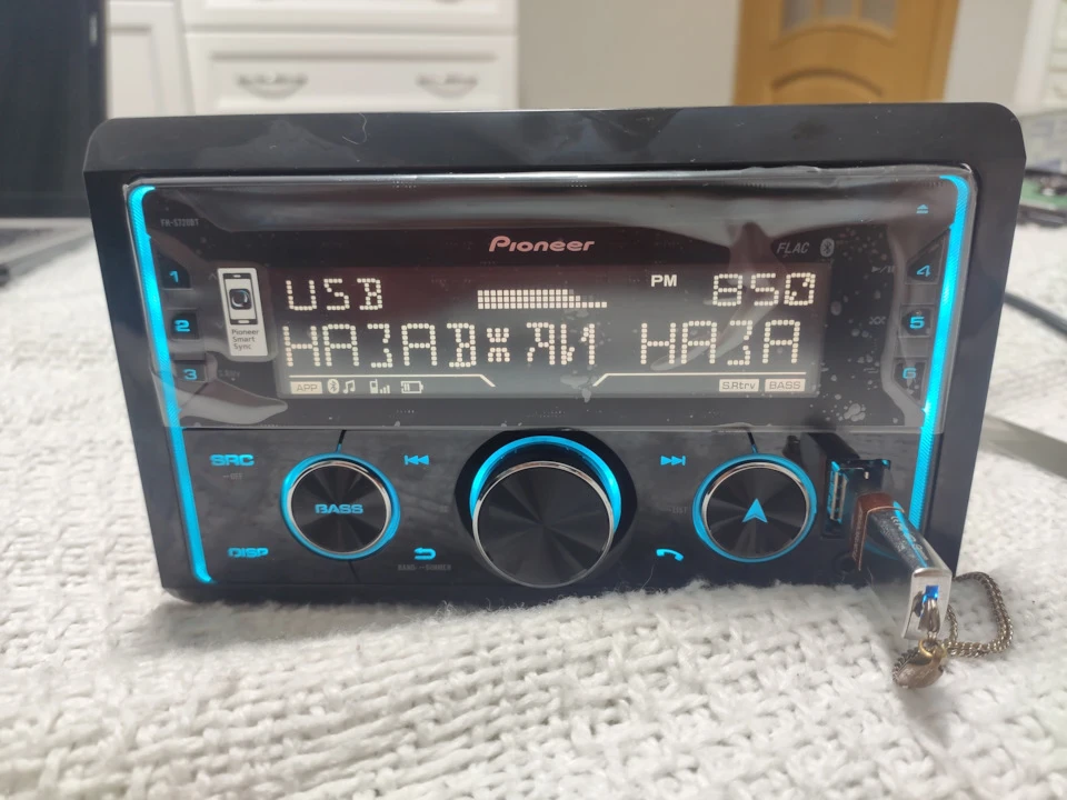 Установка Pioneer FH-S720BT