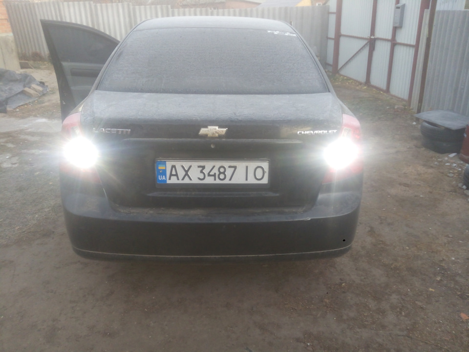 Заміна ламп ліхтарів заднього ходу 1