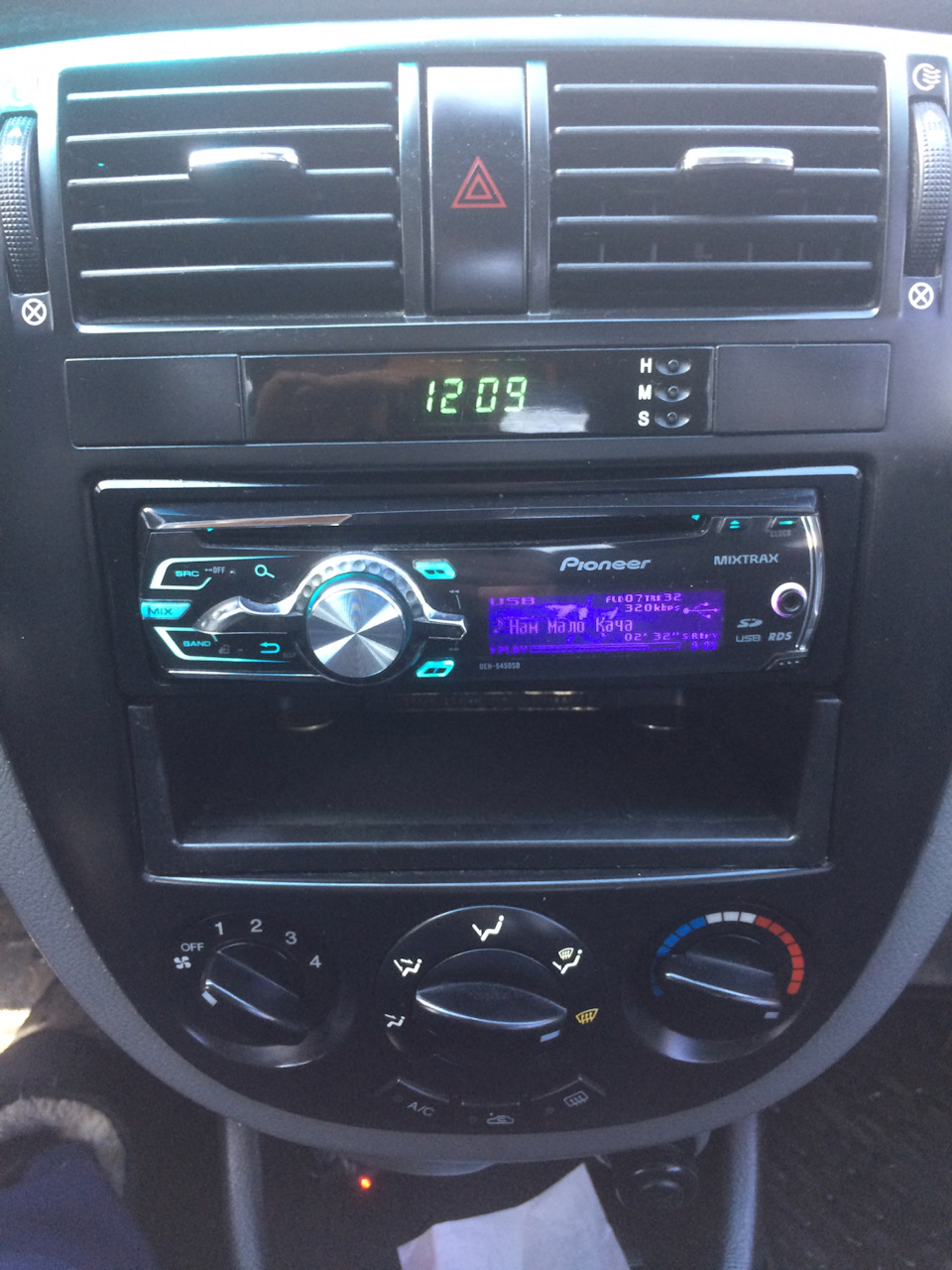 Продам магнитолу Pioneer DEH-5450SD 2