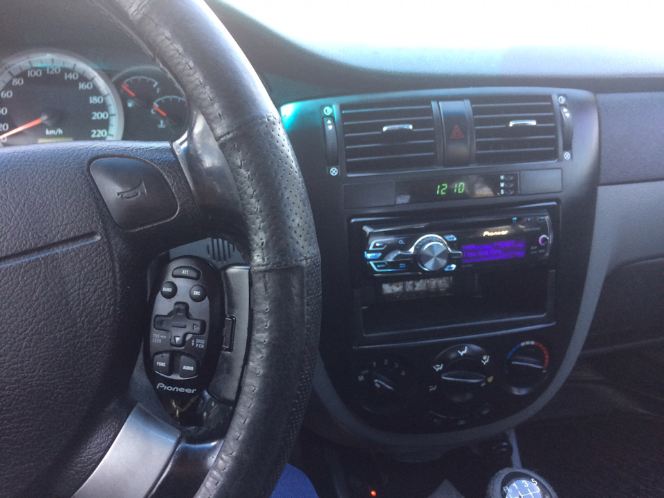Продам магнитолу Pioneer DEH-5450SD 1