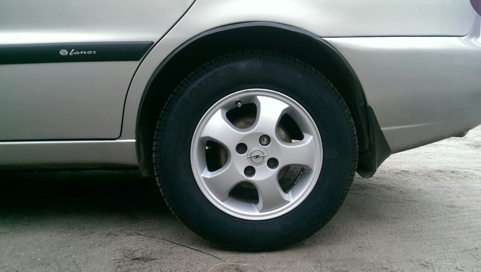 Lanos 185/70/14 (Torque Tq021) et49 3