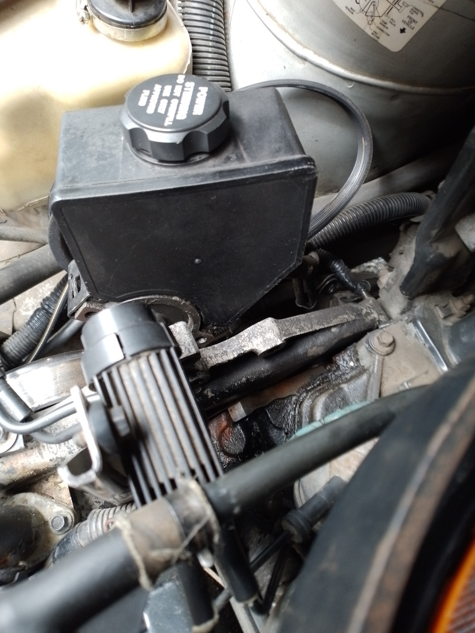 Chevrolet Lumina APV, 1990, 3.1 заміна мастила в ГУР, промивання бачка ГУР 3