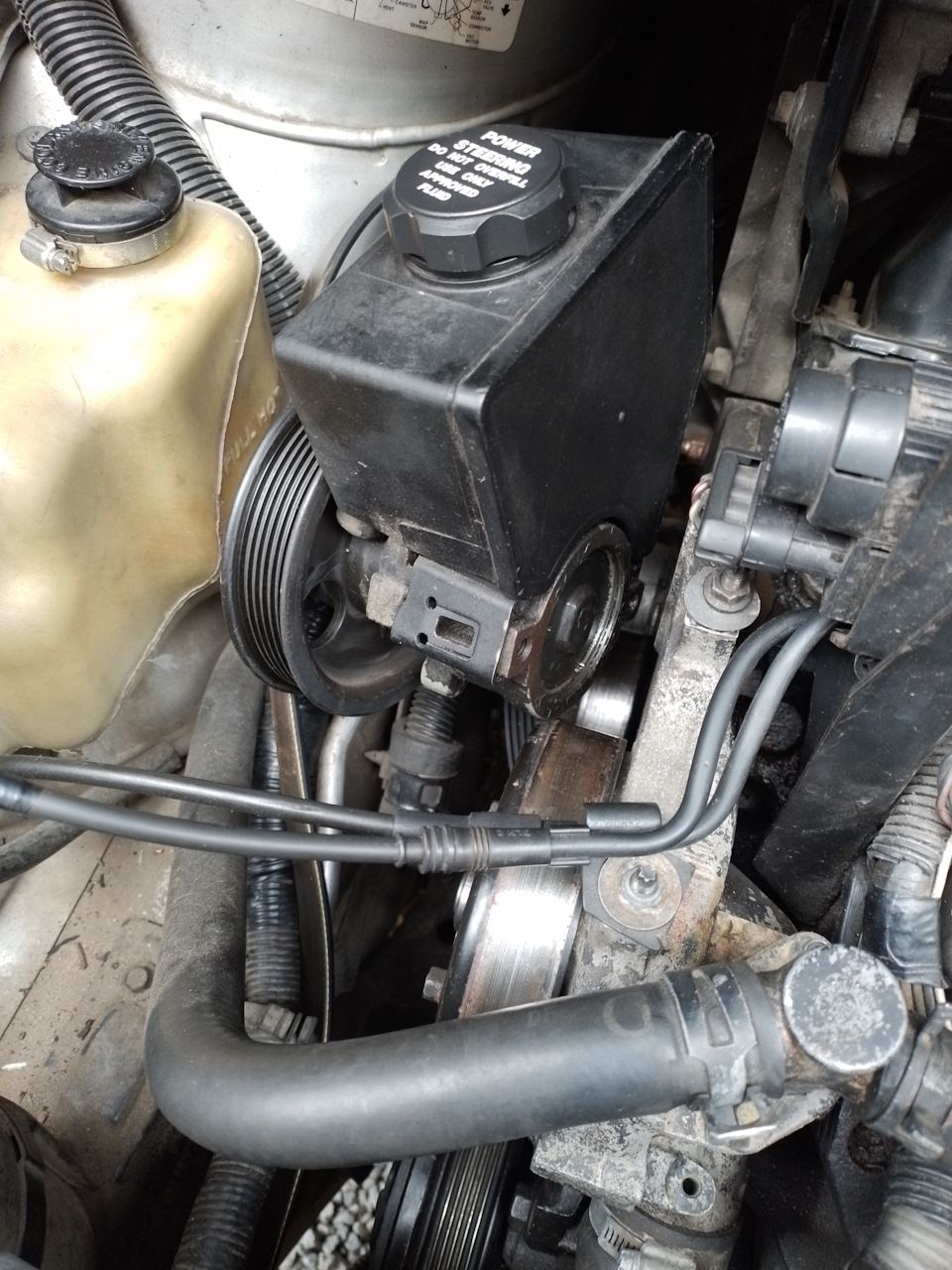 Chevrolet Lumina APV, 1990, 3.1 заміна мастила в ГУР, промивання бачка ГУР 2