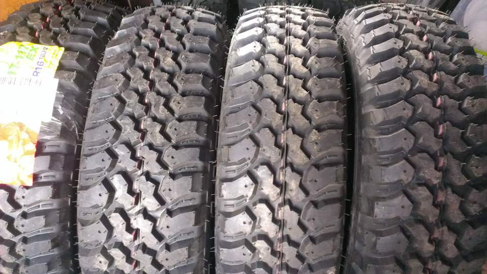 Silverstone MT-117 EX 215/75 R16 1
