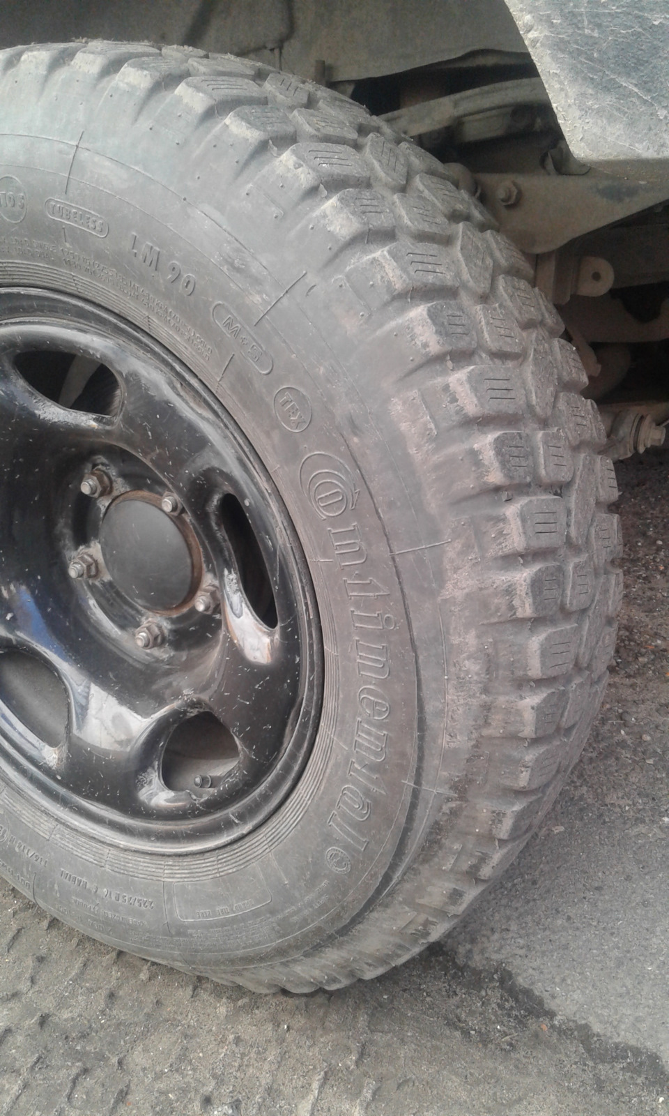 Continental LM90 225/75 R16 5