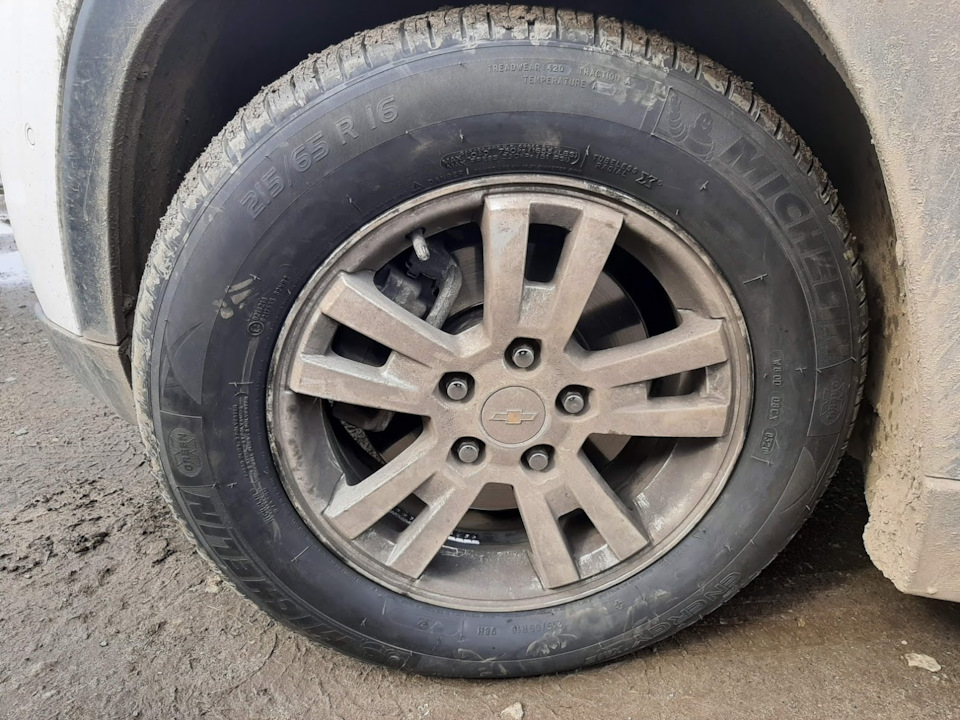 Перевзувся, нові літні тапки Michelin XM2+ та гайки… 4
