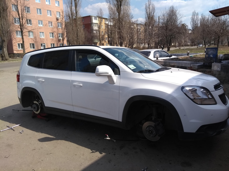 Тріщини на пильовиках рульових наконечників. 3
