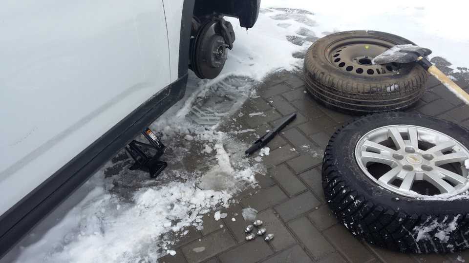 Заробили шишку на свою Goodyear Ultragrip Ice Arctic 1