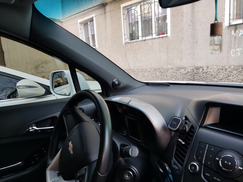 Перетяжка накладок стійок. Питання по штекеру у правій стійці? 2