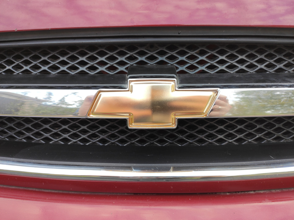 Заміна передньої емблеми Chevrolet 4