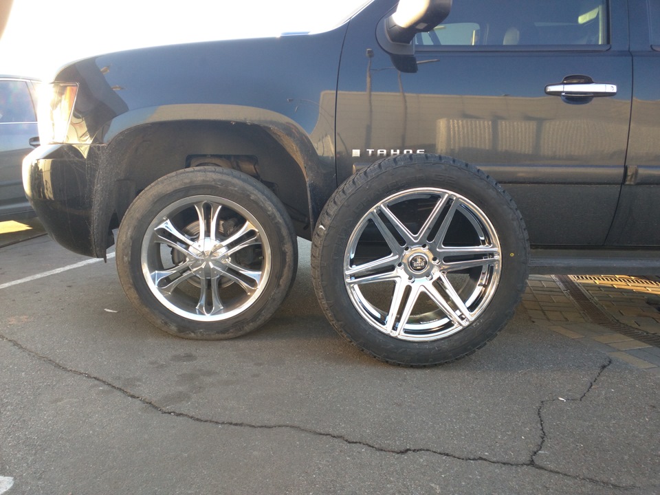 DUB SKILLZ Chrome + 285/50 R22 Nitto Terra Grappler G2 3