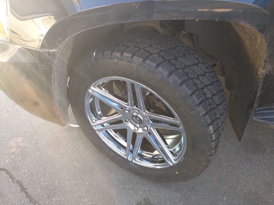 DUB SKILLZ Chrome + 285/50 R22 Nitto Terra Grappler G2 5