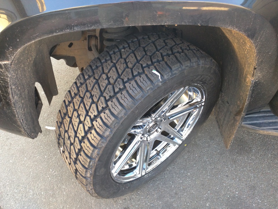 DUB SKILLZ Chrome + 285/50 R22 Nitto Terra Grappler G2 4