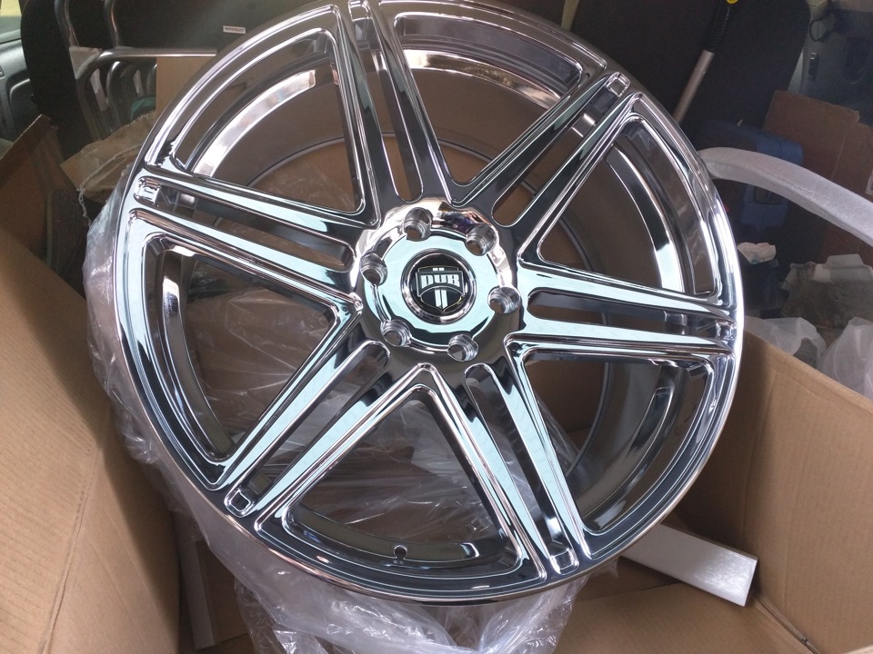 DUB SKILLZ Chrome + 285/50 R22 Nitto Terra Grappler G2 1
