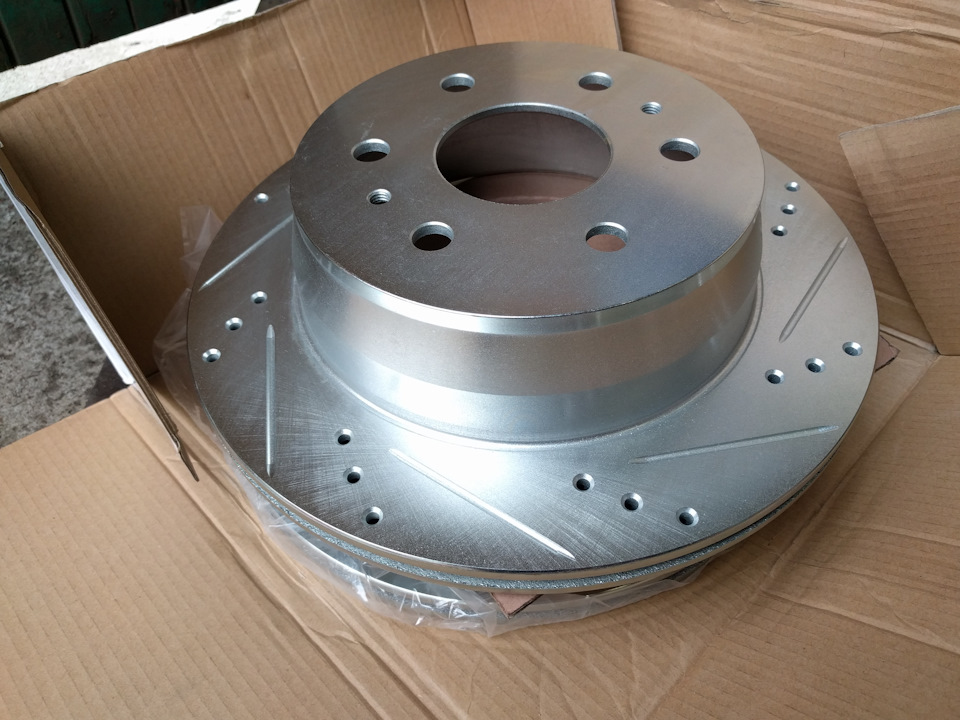 Кращі бюджетні гальма R1concepts LINE DRILLED & SLOTTED FULL KIT W/ PADS 3