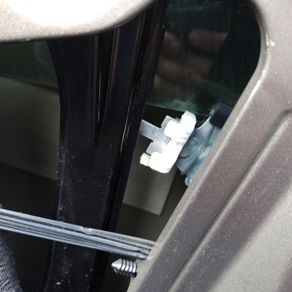 Ремонт склопідйомника 3