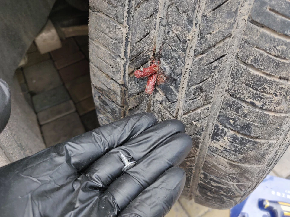 Саморіз у колесі і перший досвід джгута