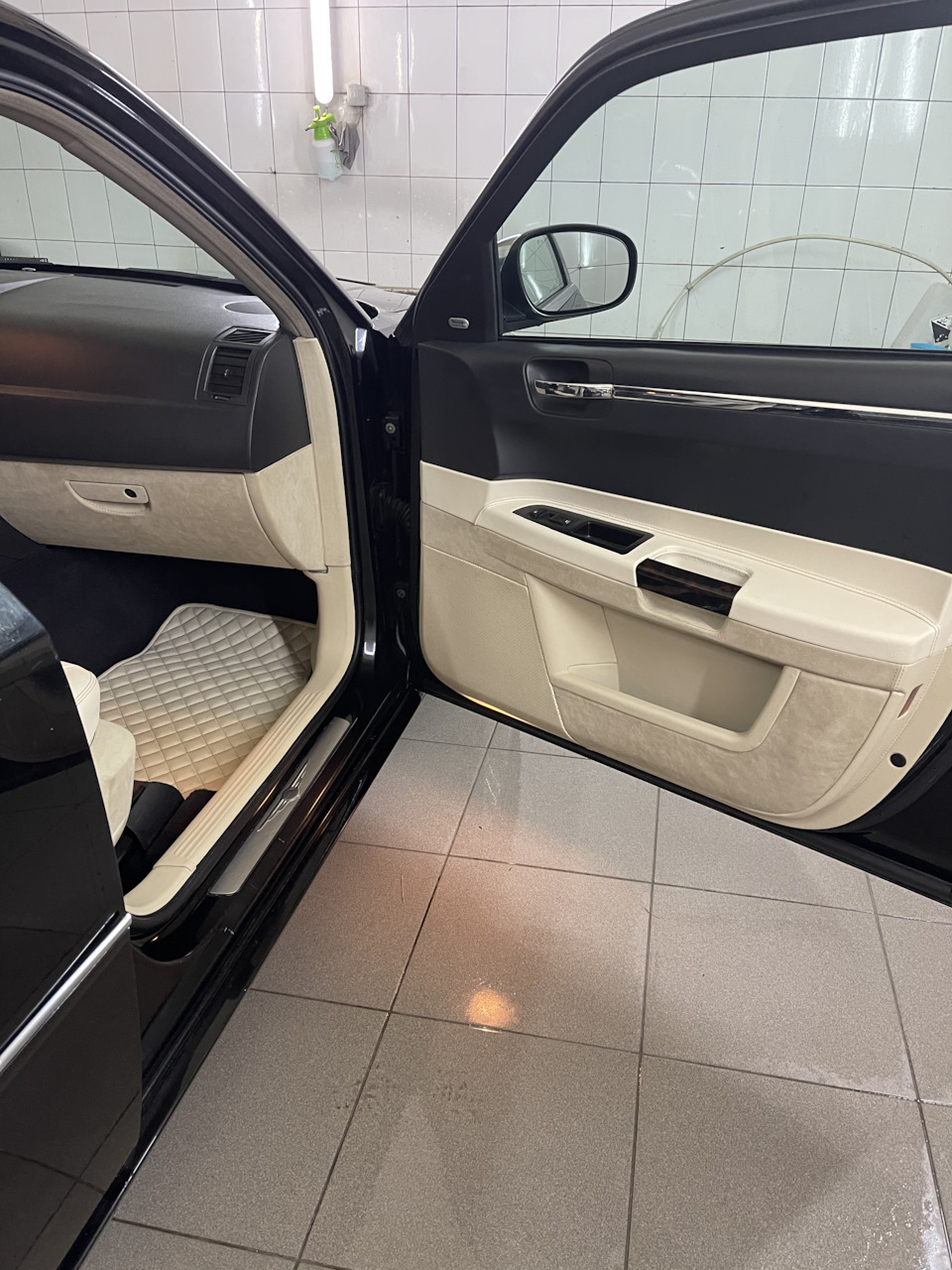 Оновлення (перешивши салон Chrysler 300c) 2