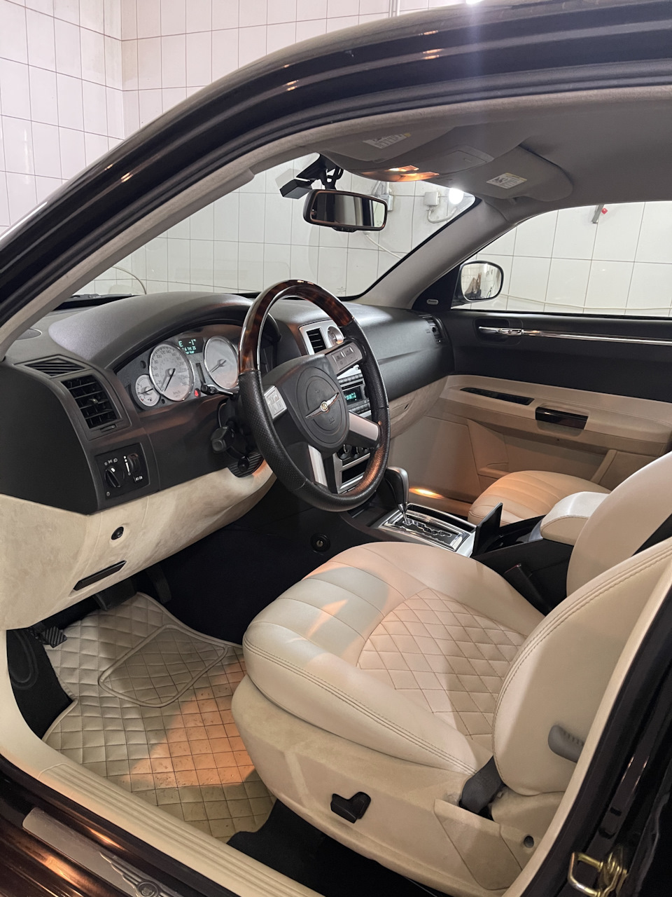 Оновлення (перешивши салон Chrysler 300c) 1