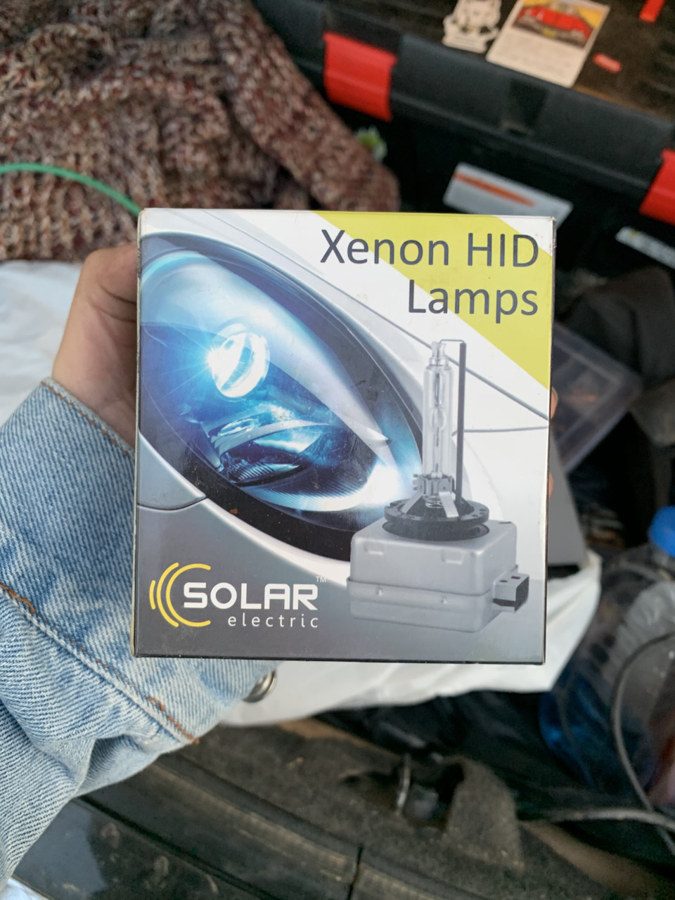 Заміна ламп у передніх фарах Крайслер 300с 2