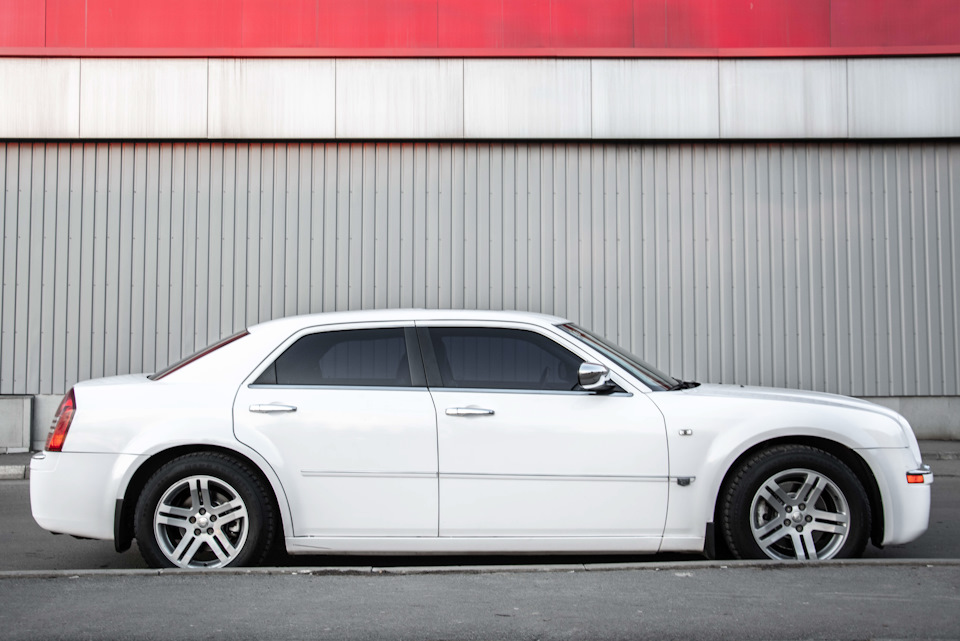 Мийка після зими. Видалення плям на хромі. Chrysler 300c Накладки на пороги друге життя. 1