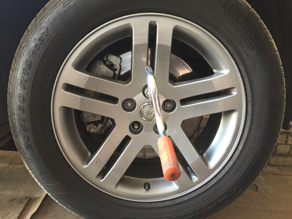 Передні гальмівні диски + колодки Ferodo для Chrysler 300c. Розважальні маневри. 1