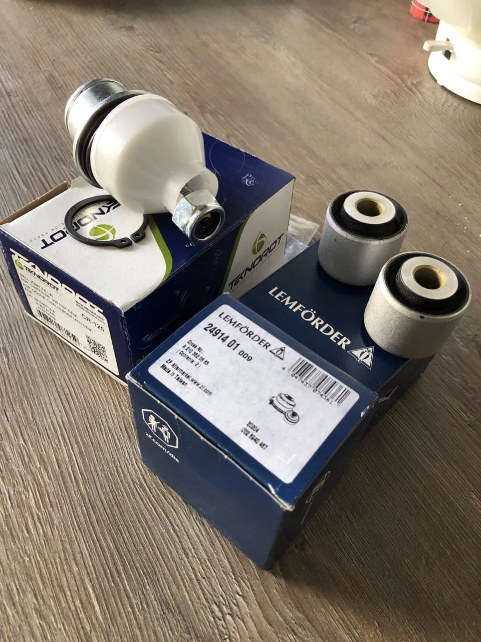 Заміна сайлентблоків важелів задньої підвіски, філтир салону+повітряний, чищення клапана ЄДР