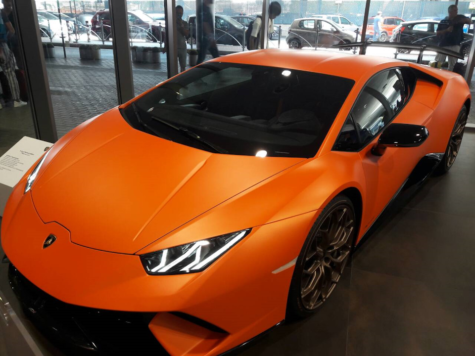 Зустріч із витонченими монстрами. Lamborghini. 1