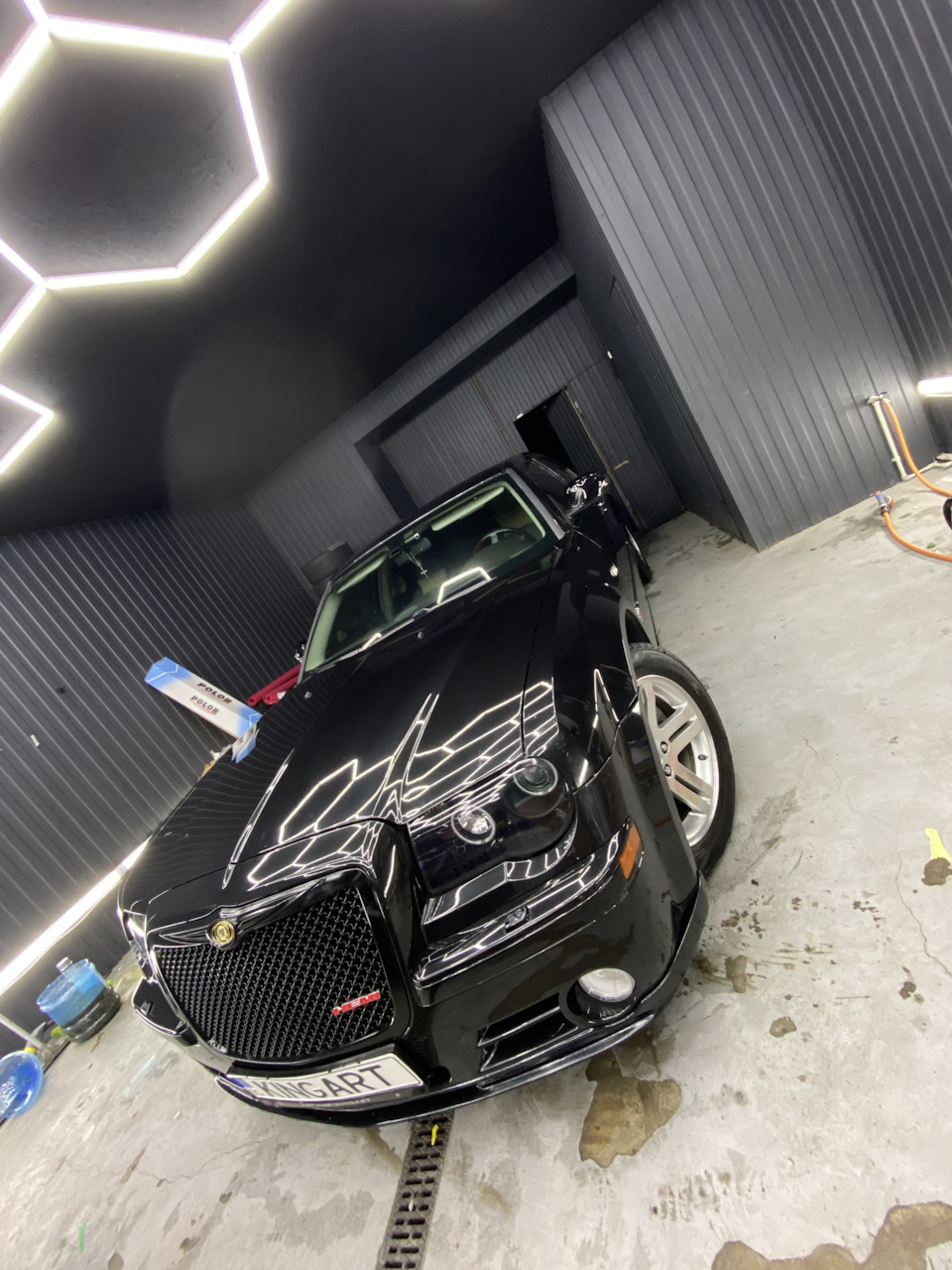 Шильдик HEMI на грати 3