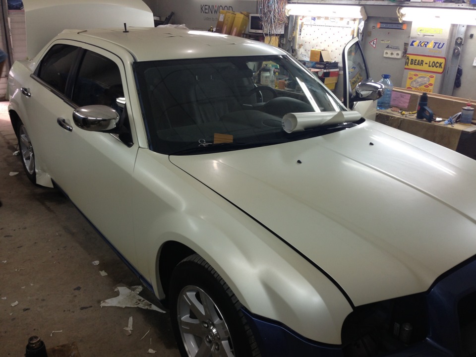 Поклейка плівкою White Pearl 3М+ 4