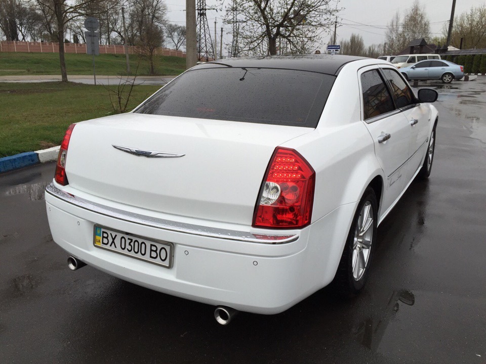 Chrysler 300C American Luxary. 4