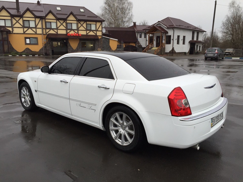 Chrysler 300C American Luxary. 3