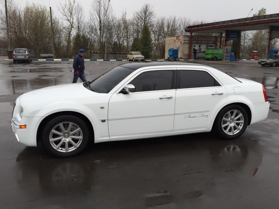 Chrysler 300C American Luxary. 2