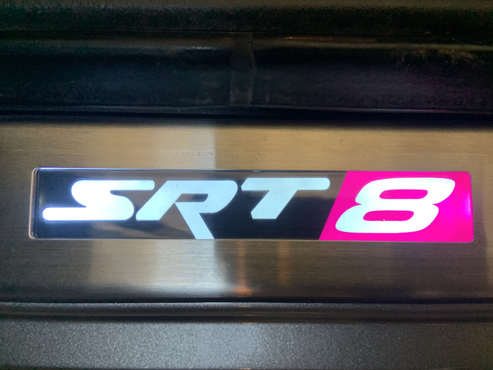 Накладки на пороги SRT з підсвічуванням 1