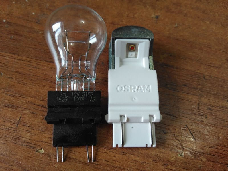 Osram 3557R-02B в задні ліхтарі 2