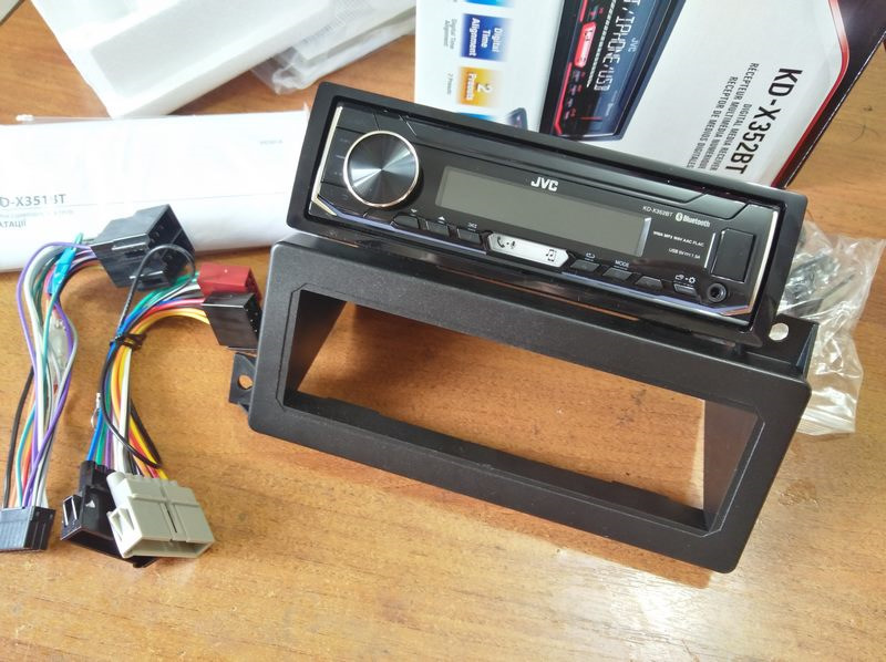 Встановив магнітолу. JVC KD-X352BT 1