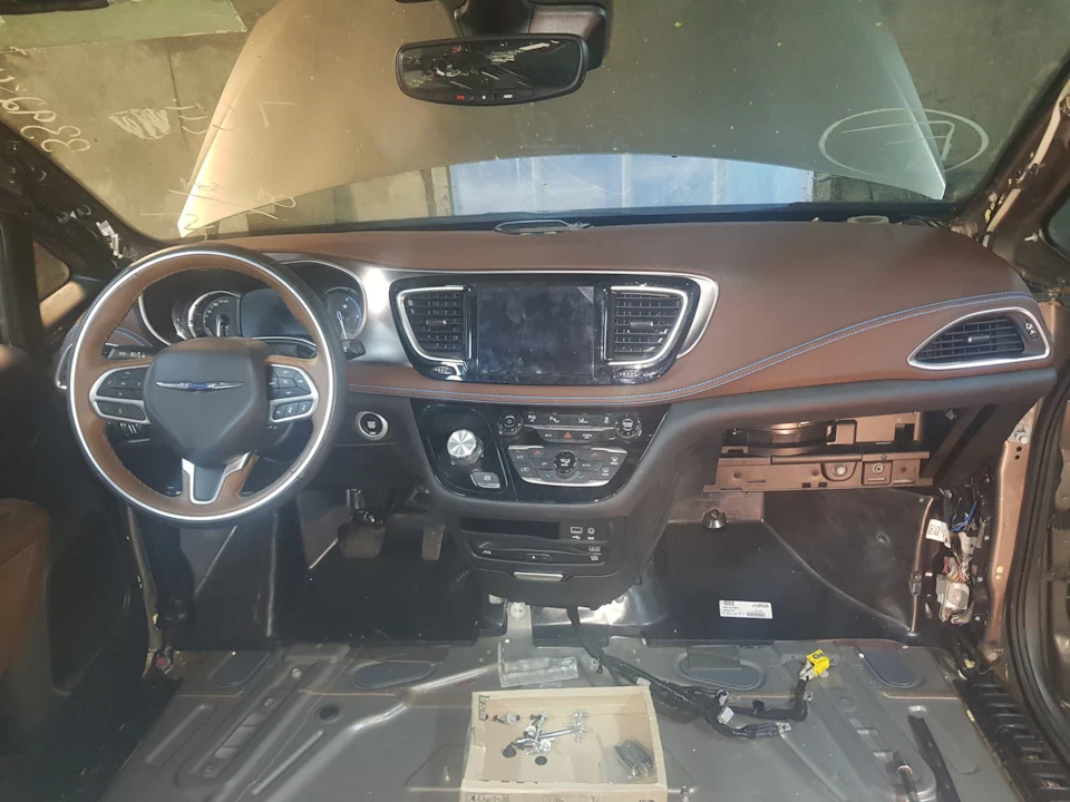 Ремонт торпедо chrysler pacifica
