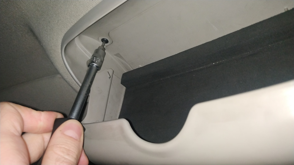 Пересвіт салону або діоди замість звичайних ламп у Chrysler Pacifica 2