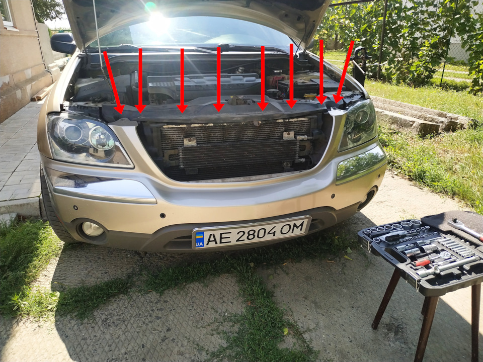 Фарбування решітки радіатора на Chrysler Pacifica 1
