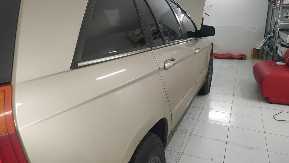 Тонування переднього скла Chrysler Pacifica 1