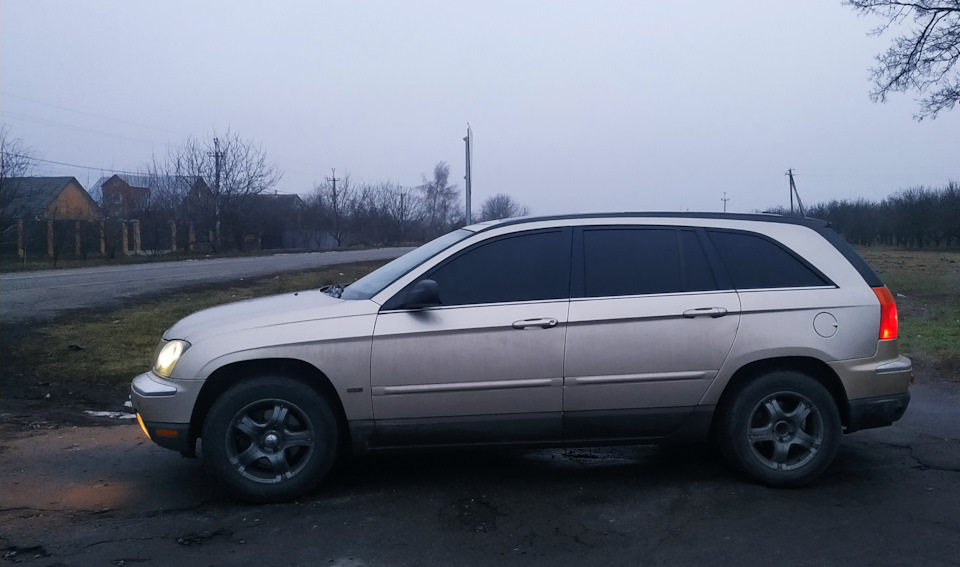 Тонування переднього скла Chrysler Pacifica 3