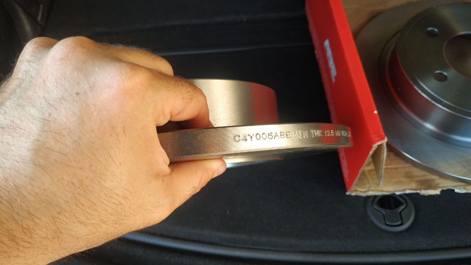 Заміна задніх гальмівних дисків 💿 на Chrysler Pacifica 4