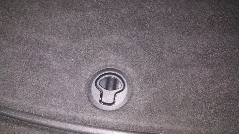 Заміна клямки ніші багажника Chrysler Pacifica 5