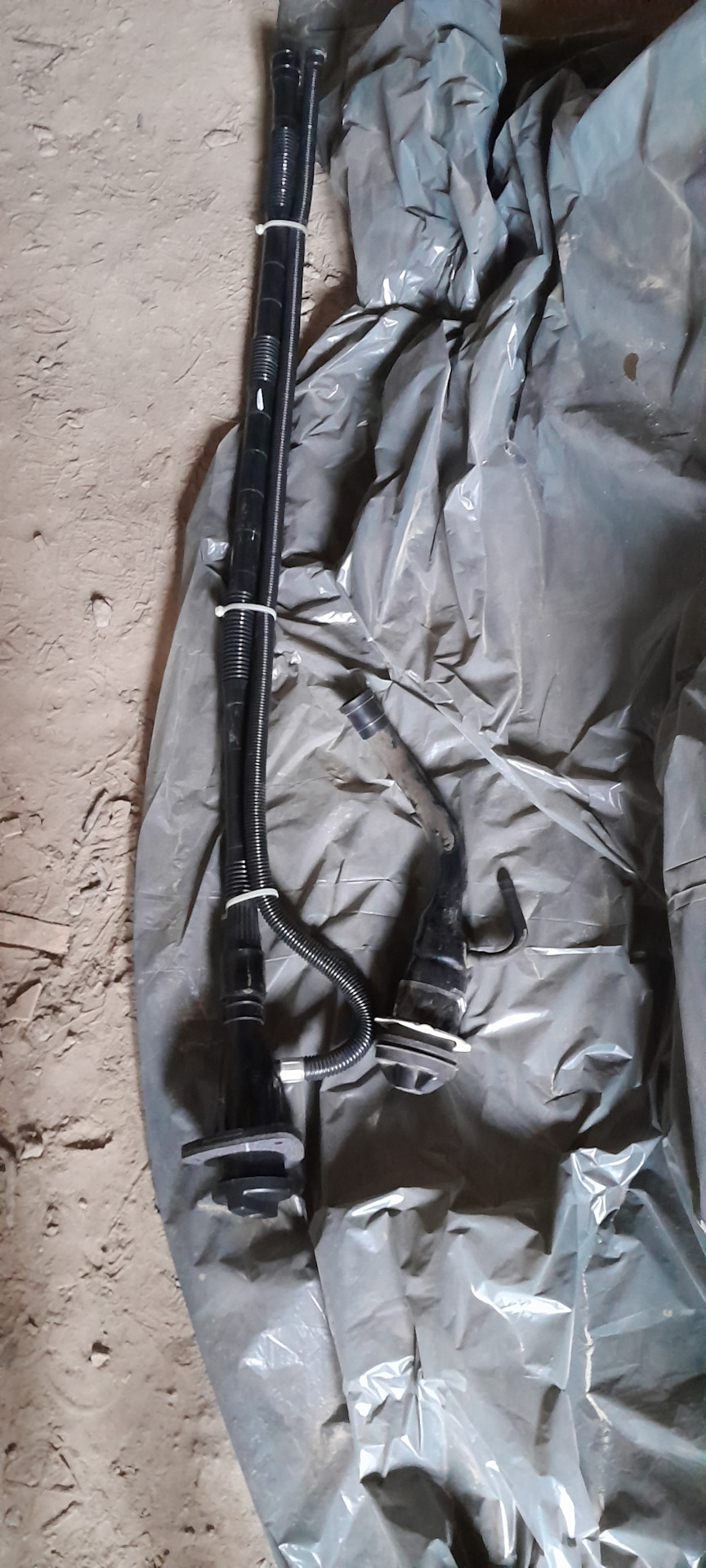 Паливо заливна горловина. 5
