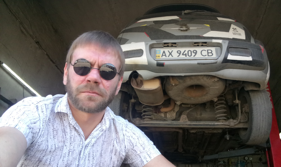 Стійки стаба і рул.наконечник - під заміну 1