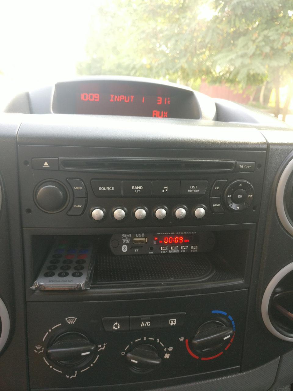 Підключення аудіо ресивера (AUX, Bluetooth, USB, TF card) до штатної магнітоли RD4 Citroen - Peugeot 1