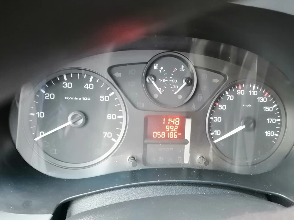 Встановив ручку круїзу та магнітофона Citroen Berlingo B9