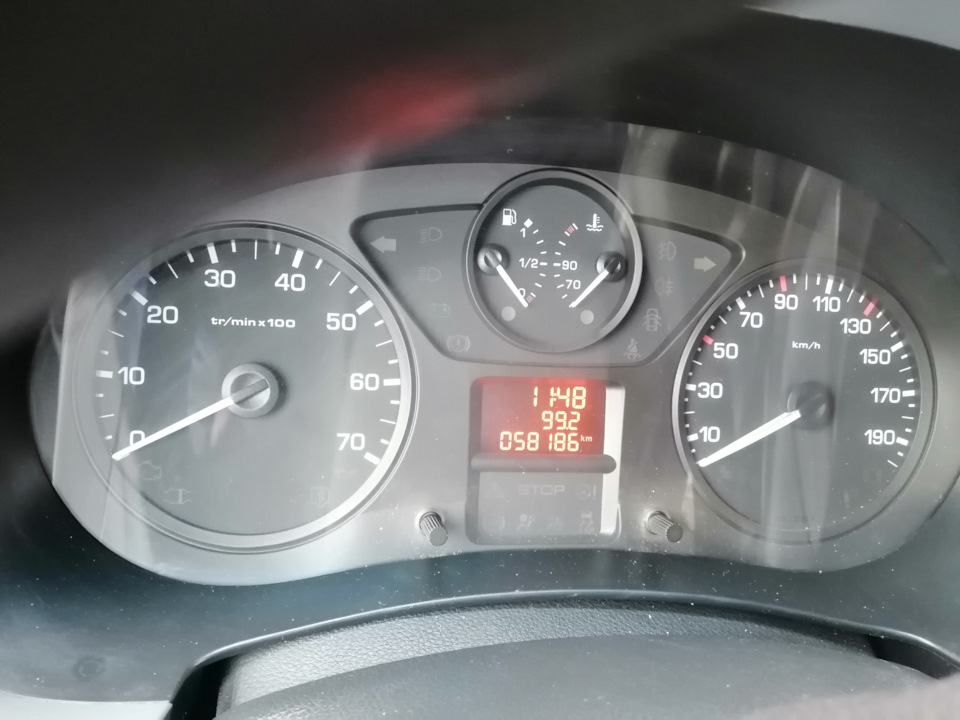 Встановив ручку круїзу та магнітофона Citroen Berlingo B9 1